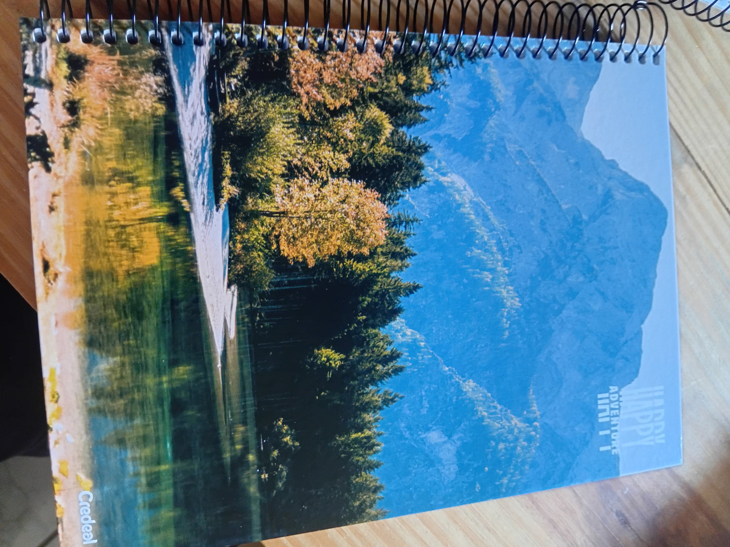 Caderno Universitário Happy Adventure Credeal 10 Matérias 160 Folhas Capa Dura Espiral