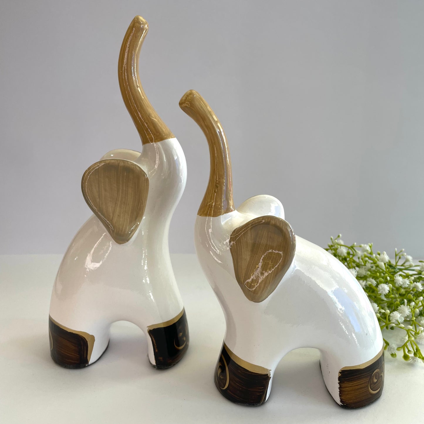 Dupla de Elefantes de Cerâmica | Elegance | 25 x 11 x 6 cm + 20 x 13 x 6 cm (A x C x L) | Cerâmica StarBella