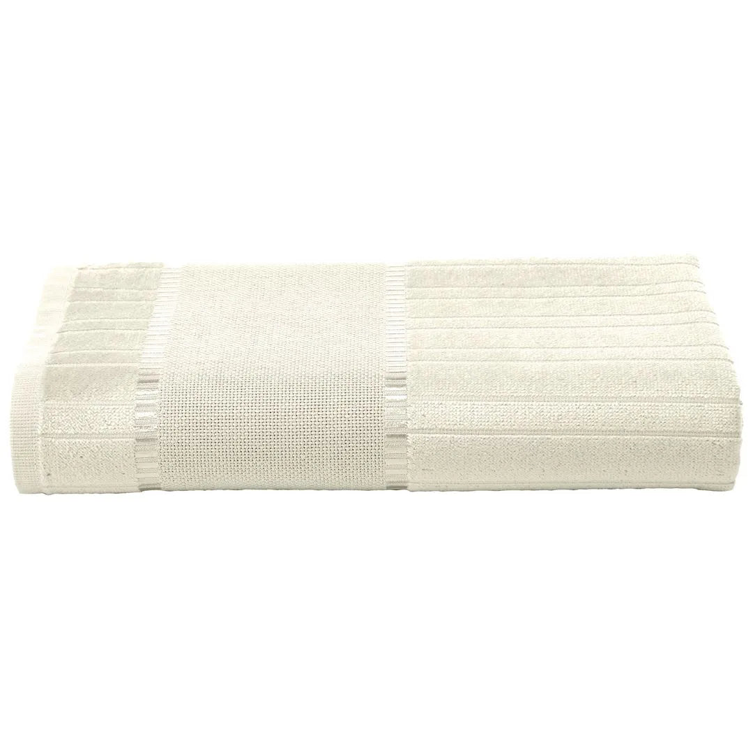 Toalha de Banho Döhler Bella 70 x 140 cm – Algodão 85%+, Gramatura 400g/m², Toque Aveludado + Barra para Bordar (Ponto Cruz) – Cores Diversas