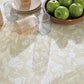 Toalha de Mesa Quadrada 4 Lugares Döhler Clean Athenas Estampa Graça 1,40 × 1,40 m – 50% Algodão / 50% Poliéster, Proteção Fácil Limpeza