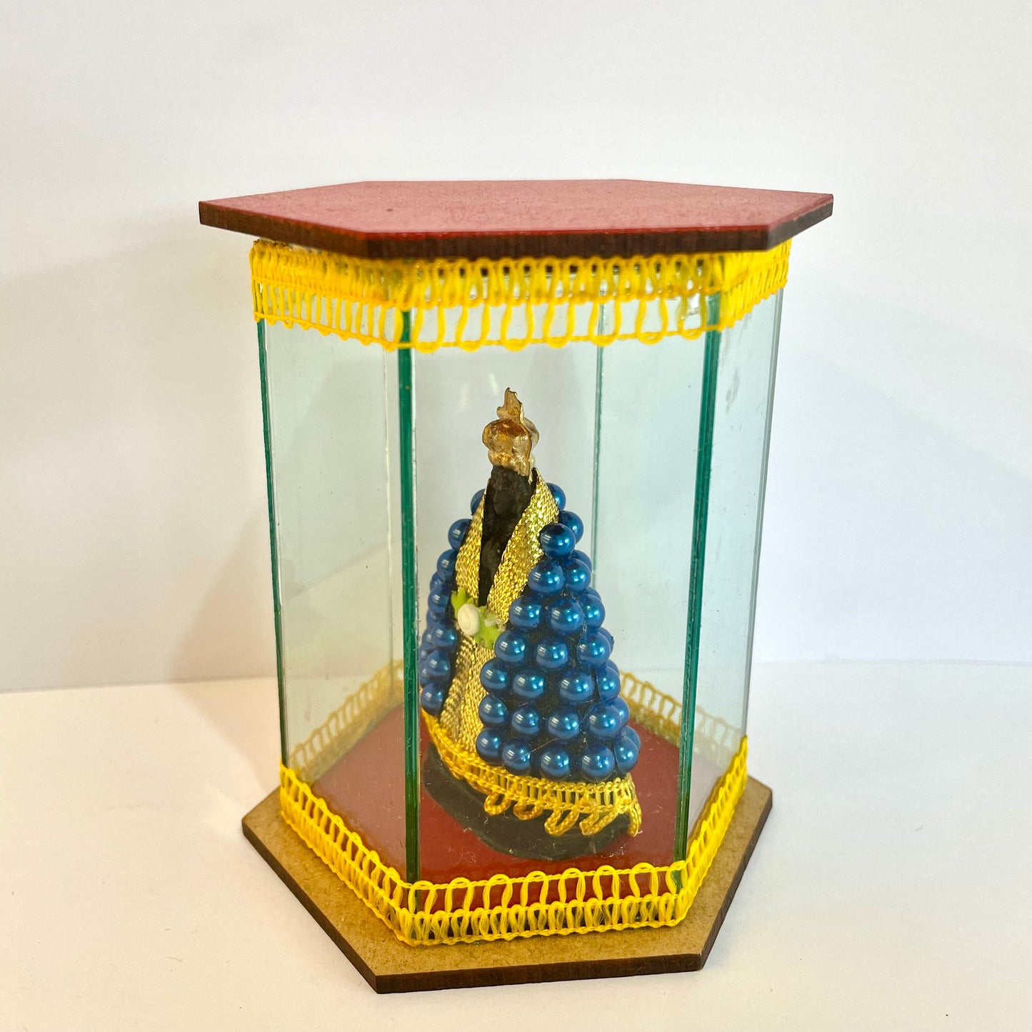 Decoração Cúpula de Vidro 11 cm - Nossa Senhora Aparecida com Pérolas