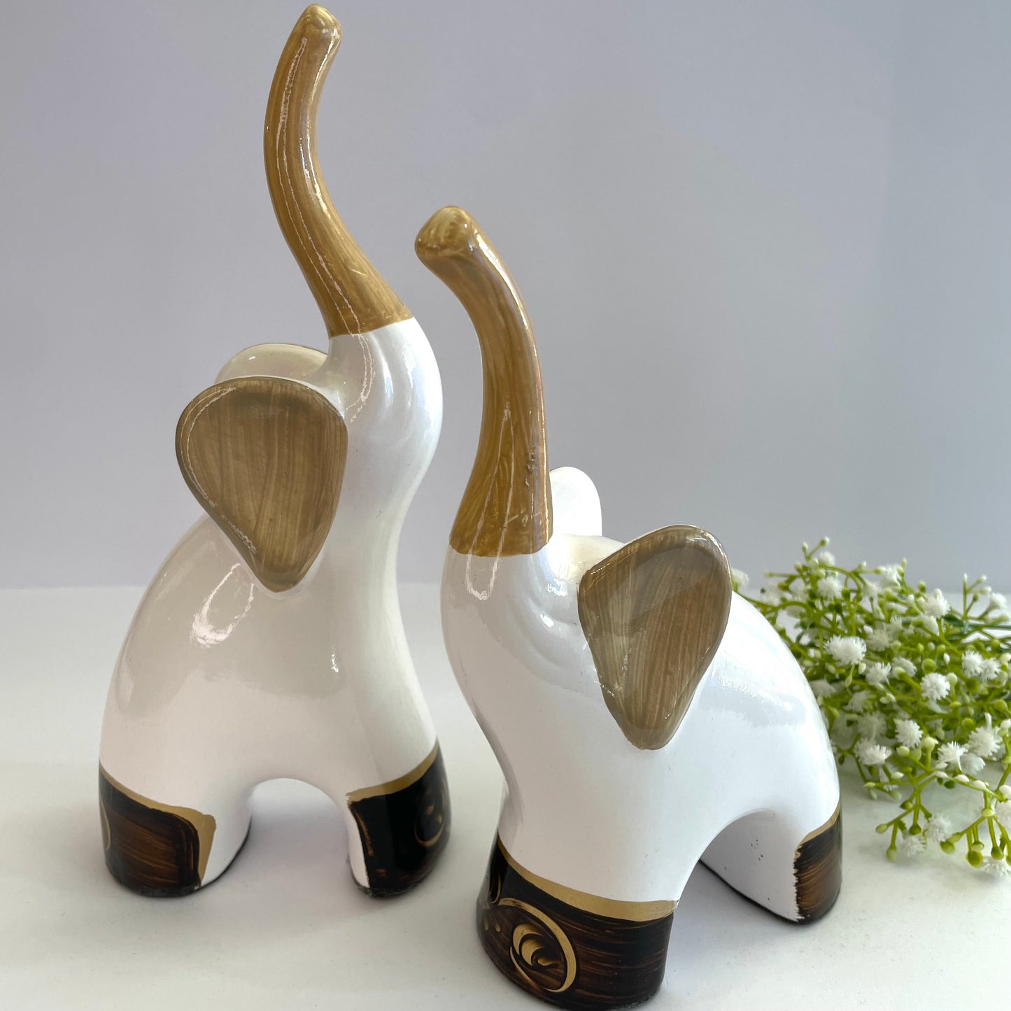Dupla de Elefantes de Cerâmica | Elegance | 25 x 11 x 6 cm + 20 x 13 x 6 cm (A x C x L) | Cerâmica StarBella
