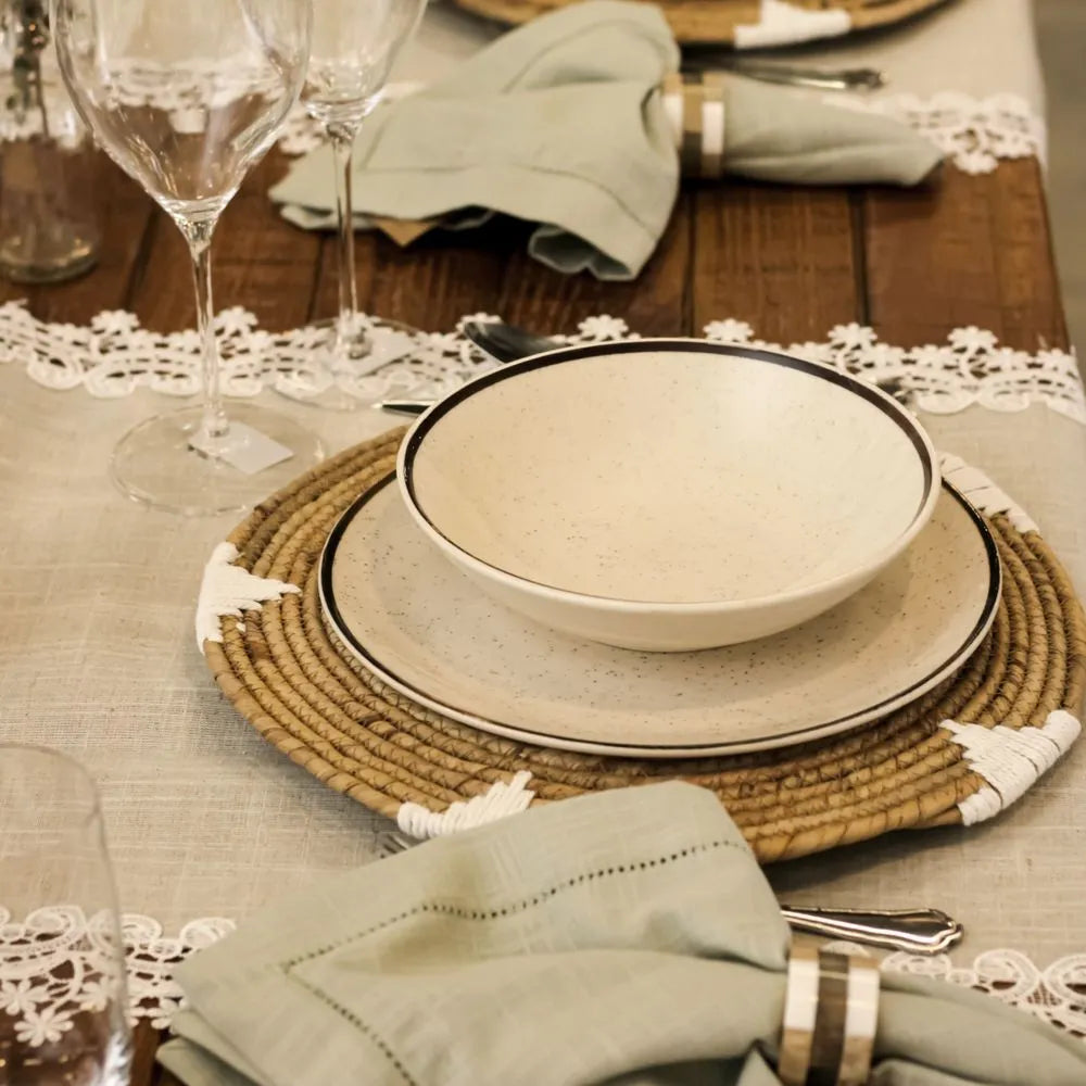 Prato Fundo Cerâmica 20,5 cm Unni Brisa Oxford – Decorada com Pontinhos Pretos
