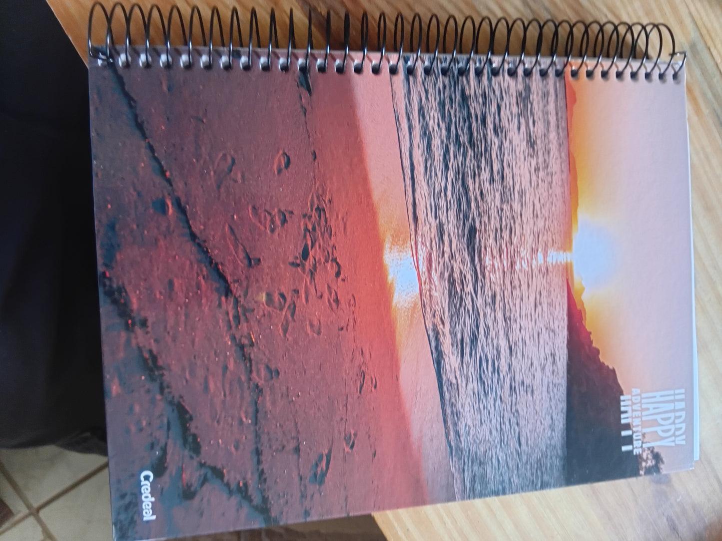 Caderno Universitário Happy Adventure Credeal 10 Matérias 160 Folhas Capa Dura Espiral