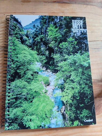 Caderno Universitário Happy Adventure Credeal 1 Matéria 80 Folhas – Capa Dura Espiral