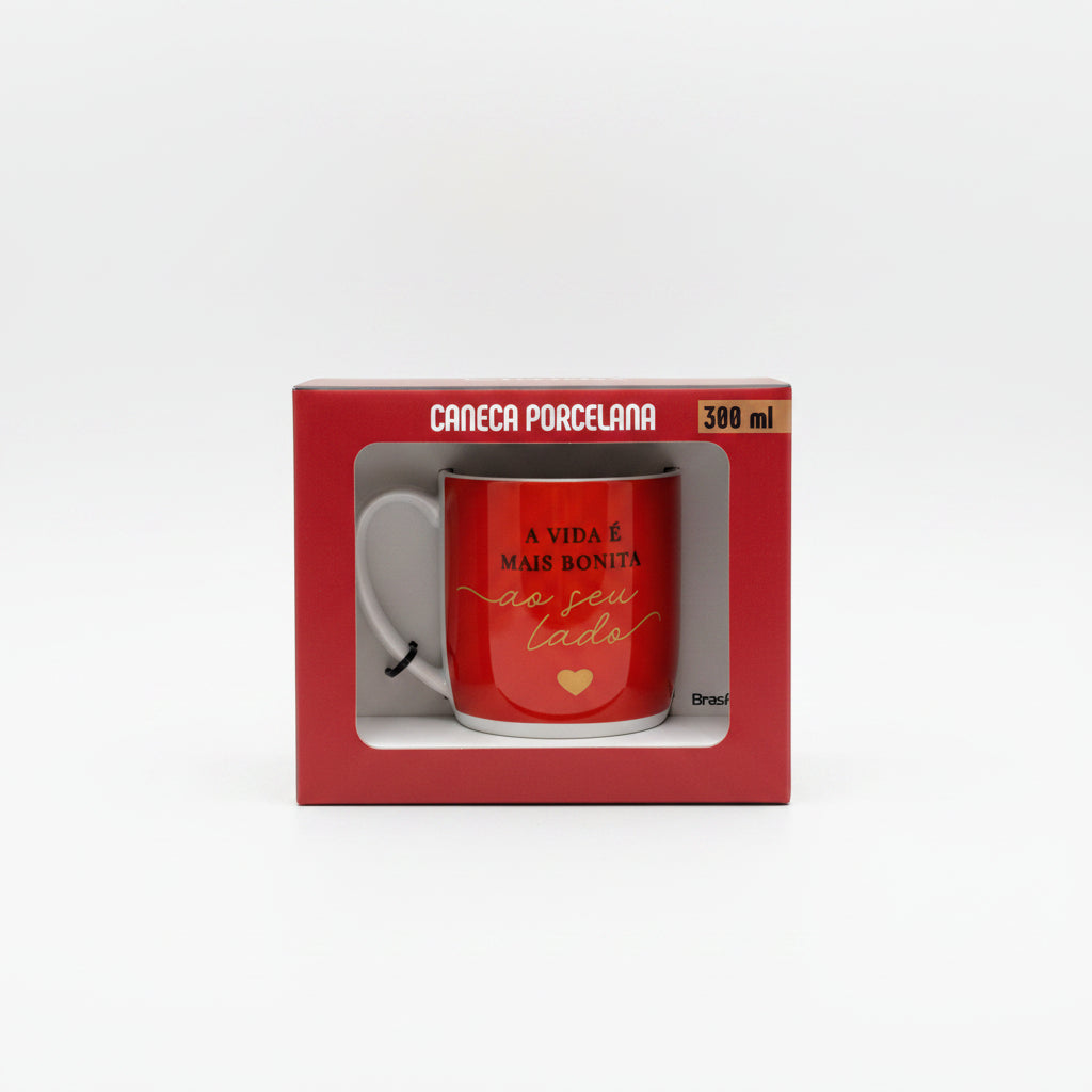 Caneca de Porcelana Urban 300ml “A Vida é Mais Bonita ao Seu Lado” Brasfoot | Presente Criativo e Afetivo