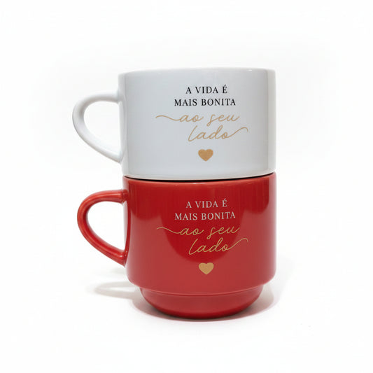 Kit 2 Canecas de Porcelana Empilháveis "A vida é mais bonita ao seu lado" 210ml – Brasfoot