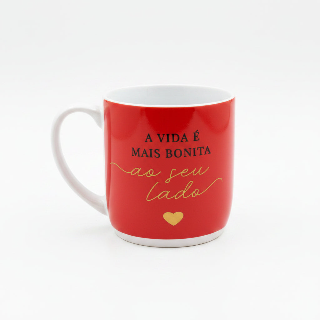 Caneca de Porcelana Urban 300ml “A Vida é Mais Bonita ao Seu Lado” Brasfoot | Presente Criativo e Afetivo