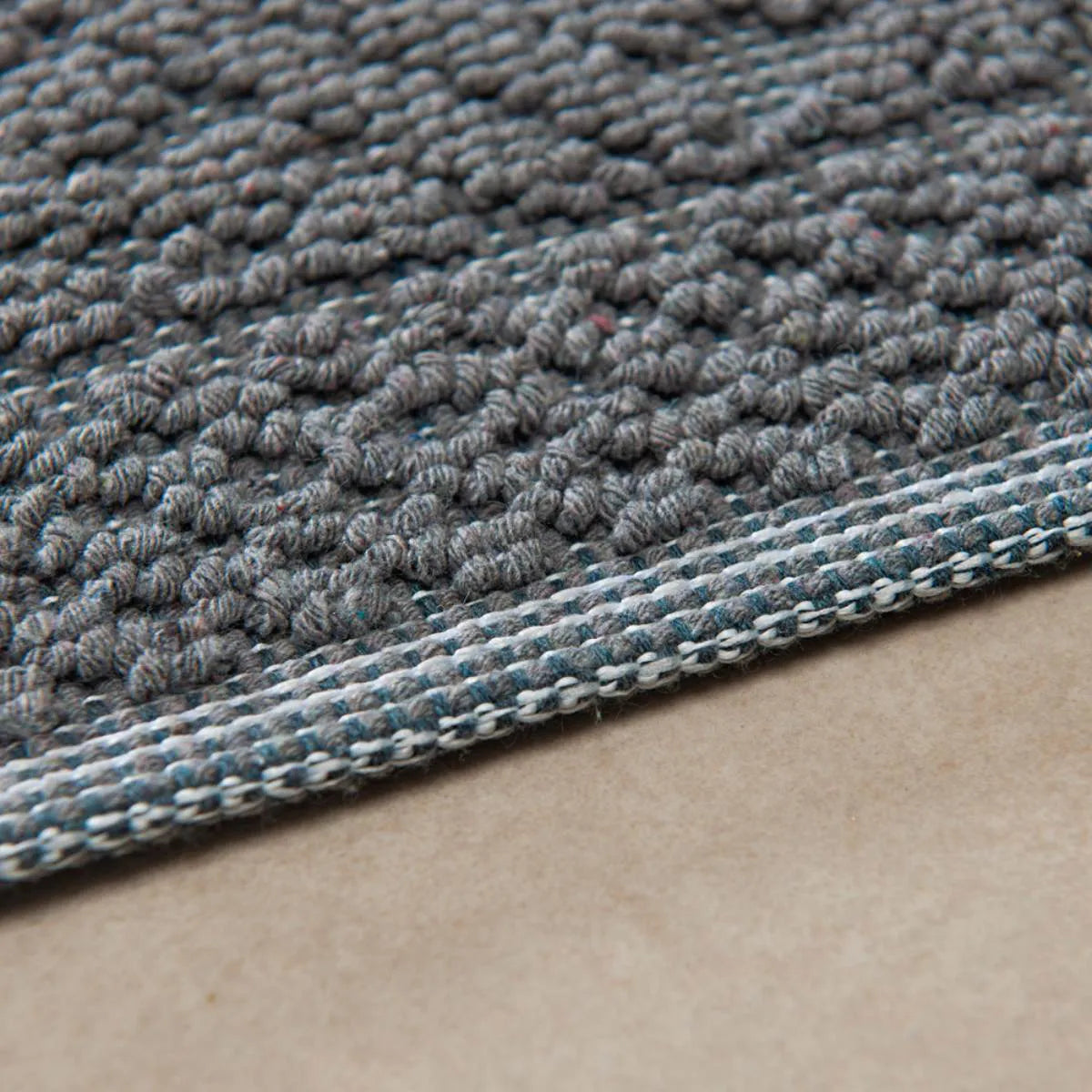 Tapete Vermont Niazitex 40×60 cm – Algodão e Polietileno Cinza