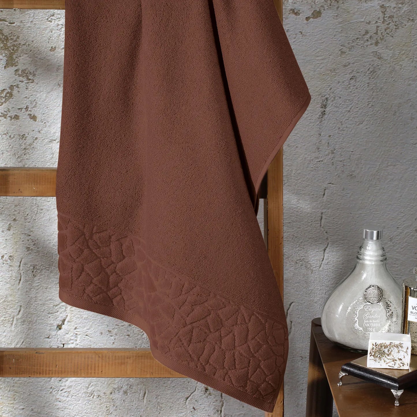 Toalha de Banho Döhler Felpudo Jacquard Confort | 100% Algodão 500g/m² | Barra Velour | 70x140cm